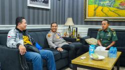 Kondusif! Polres Karawang Amankan Aksi Buruh di Kantor Pemda Karawang