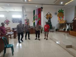 Pastikan Natal Aman, Kapolsek Sukoharjo Tinjau Kesiapan Pengamanan Gereja