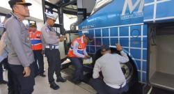 Cegah Kecelakaan, Jelang Libur Panjang, Kapolres Garut Pimpin Tes Urine Sopir di Terminal Guntur