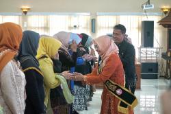 Era Digital Jadi Tantangan Pengasuhan, Bupati Bojonegoro Ingatkan Bahaya Gadget untuk Anak