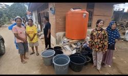 Ratusan Warga Korban Banjir Bandang di Pauh Krisis Air Bersih