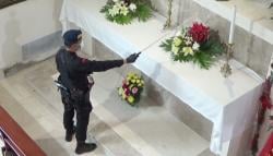 Tim Jibom Sterilisasi Gereja Katedral Makassar Jelang Misa Natal 2025