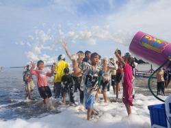 Pantai Bali 2 Hadirkan Mandi Busa Sambut Libur Natal dan Tahun Baru 2026