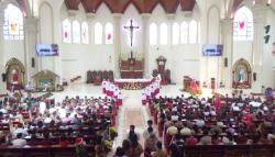 Ribuan Umat Katolik Ikuti Misa Natal di Gereja Katedral Makassar