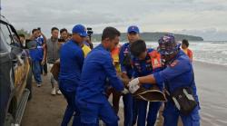 Terseret Ombak Saat Berenang, Santri Asal Bandung Tewas di Pantai Pangandaran