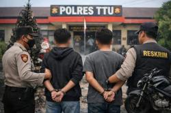 Polres TTU Amankan Dua  Pelajar Pelaku Pembakaran Pohon Natal di Maubeli