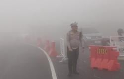 Hujan dan Kabut Tebal Selimuti Kawasan Wisata Lereng Ciremai, Pengendara Diminta Waspada