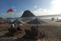 Pesona Pasir Merah Pulomerah Banyuwangi, Tarik Ribuan Wisatawan Selama Libur Natal