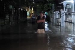 Cirebon Siaga, Banjir Bandang Terjang 3 Kecamatan, Ratusan Warga Terjebak Air 1,5 Meter