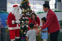 Rayakan Natal, KAI Bandara Medan Hadirkan Kejutan Manis hingga Layanan Kesehatan Gratis