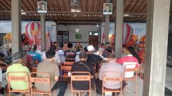 Warga Desa Jarakan Geruduk Balai Desa, Tolak Pembangunan Koperasi Merah Putih di Lapangan Sepak Bola