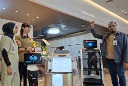 Canggih, RS di Surabaya ini Hadirkan Robot untuk Layani Pasien
