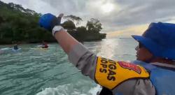 Patroli Air Pakai Jet Ski, Satpolairud Polres Pangandaran Sisir Wisatawan hingga Senja