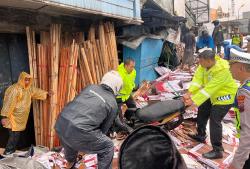 Rem Blong, Truk Tronton Hantam Sejumlah Motor di Simpang Empat Kertek Wonosobo, 5 Orang Luka