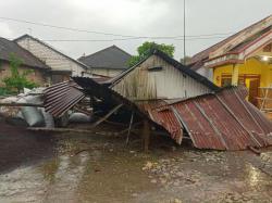 Hujan Angin Kencang Kembali Terjang Bojonegoro, Rumah Warga Roboh dan Rusak Berat