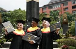 Momen Unik, Sekeluarga Wisuda Bareng di Universitas Brawijaya
