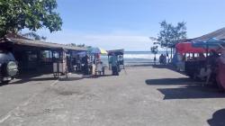 Pantai Apra Bangkit Jelang Tahun Baru, Wisatawan Mulai Padati Pesisir Selatan Cianjur