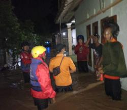 Sungai Cikalumpang Meluap! Ratusan Warga Padarincang Terendam Banjir