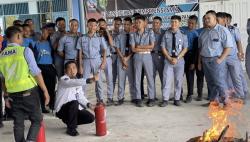 PAMA Perkuat Kesiapsiagaan Kebakaran, Sekolah dan Warga Balikpapan Dibekali Pelatihan Apar