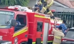 Aksi Petugas Damkar Lebak Viral, Pilih Padamkan Kebakaran Ketimbang Hadiri Pelantikan PPPK