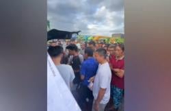 Viral! Sopir Truk Rebutan Nasi Bungkus di Pelabuhan BBJ Cilegon, Antre Kapal Berhari-hari