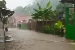 Hujan Picu Banjir di Sejumlah Wilayah Kuningan: Rumah Terendam, Ternak Warga Hanyut
