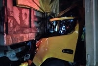 Kecelakaan Dua Truk di Lampu Merah Jombang, Evakuasi Sopir Terjepit Berlangsung Satu Jam
