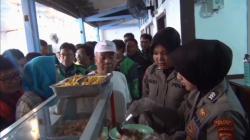 Makan Siang Gratis Polres Subang, Hangatkan Perut dan Hati Warga