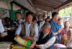Cek Pasar-Gudang Bulog, Zulhas Pastikan Harga Pangan Stabil dan Stok Beras Aman Jelang Tahun Baru