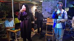 Tahun Baru Tanpa Hura-hura, Warga Pudakpayung Pilih Karaoke dan Doa Bersama