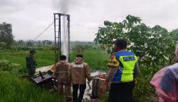 Heboh! Semburan Gas Muncul dari Sumur Bor di Sragen, Polisi Pasang Garis Pengaman