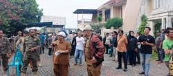 Warga Hadang Satpol PP, Pembongkaran Tembok Akses Mutiara Regency–Mutiara City Sidoarjo Ditunda