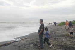 Libur Tahun Baru, Pantai Apra Kembali Ramai Dikunjungi Wisatawan