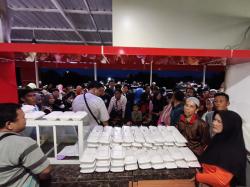 Pesta Rakyat Kebumen, 20 Ribu Porsi Makan Gratis Habis Diserbu Warga di Kapal Mendoan