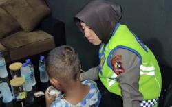 Tangis, Pelukan, dan Kepedulian: Kisah Humanis Polisi Pangandaran di Malam Pergantian Tahun