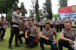 Polres Kuningan Rotasi Kapolsek Kramatmulya dan Naikkan Pangkat 97 Personel