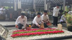 HAB ke 80, Keluarga Besar Kemenag Ziarah Pendiri NU di Jombang Dan Khataman Quran Serentak