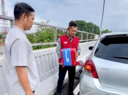 Kisah Pengendara Mobil Ditolong Tim Motorist Pertamina saat Kehabisan BBM