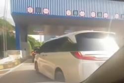 Viral! Mobil Diduga Milik Pejabat Berpelat RI 25 Diduga Potong Antrean di Gerbang Tol Cilandak