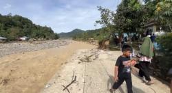 Tanpa Akses Jalan, Warga Dua Kampung di Pauh Bertahan Pasca Banjir Bandang Susulan