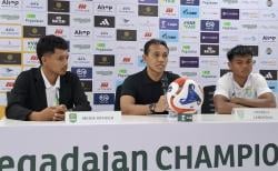 Persela Menang Dramatis dengan 10 Pemain, Kemenangan Perdana Bima Sakti di Surajaya