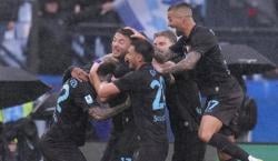 Hujan Kartu Merah di Olimpico, Napoli Bungkam Lazio dan Tempel Ketat AC Milan