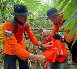 Tersesat di Hutan Kalialang, Nenek Wakijem Ditemukan Lemas 3 Hari Tak Makan