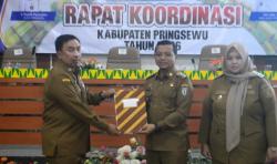 Rakor Awal Tahun 2026, Bupati Pringsewu Serahkan Pagu Anggaran OPD dan Kecamatan