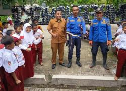Geger, Ular Kobra Sembunyi Dalam Lemari SDN Sumbernongko Jombang, Siswa Siswi Panik!