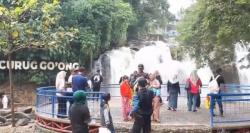Pengunjung Terus Berdatangan, Curug Goong Ramai di Akhir Libur Nataru