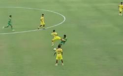 Pemain Perseta Tulungagung Terkapar Usai Kena Tendangan Kungfu di Liga 4 Jatim