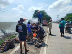 Tray Telur Berasap, Pikap di Jalur Pantura Indramayu Nyaris Dilalap Api