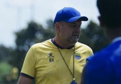 Bojan Hodak Tak Gentar, Pastikan Persib Bandung Antusias Hadapi Persija Jakarta