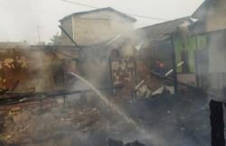 Kebakaran di Pagi Hari Bikin Geger Warga KBB, Dua Rumah Rata Dilalap Si Jago Merah